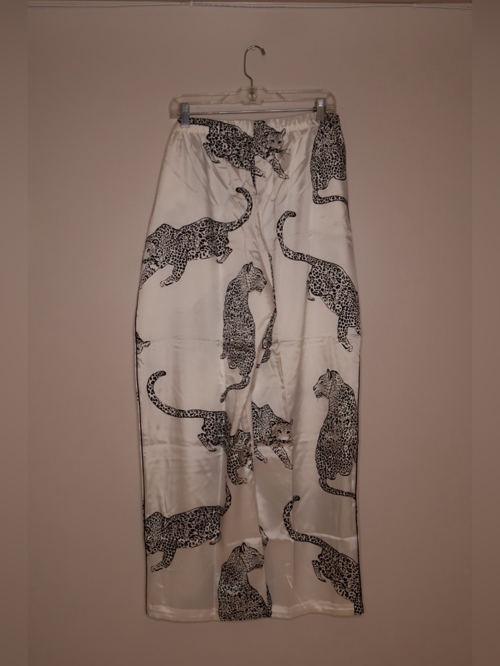 Victoria’s Secret Silky Ivory Leopard Print Pajama Set XL - Picture 6 of 8
